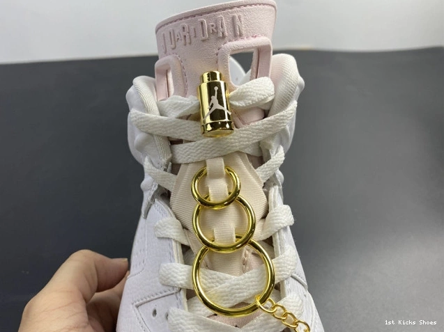 1st Kicks Jordan Gold (W) 6 Retro DH9696-100 Hoops Air 0801